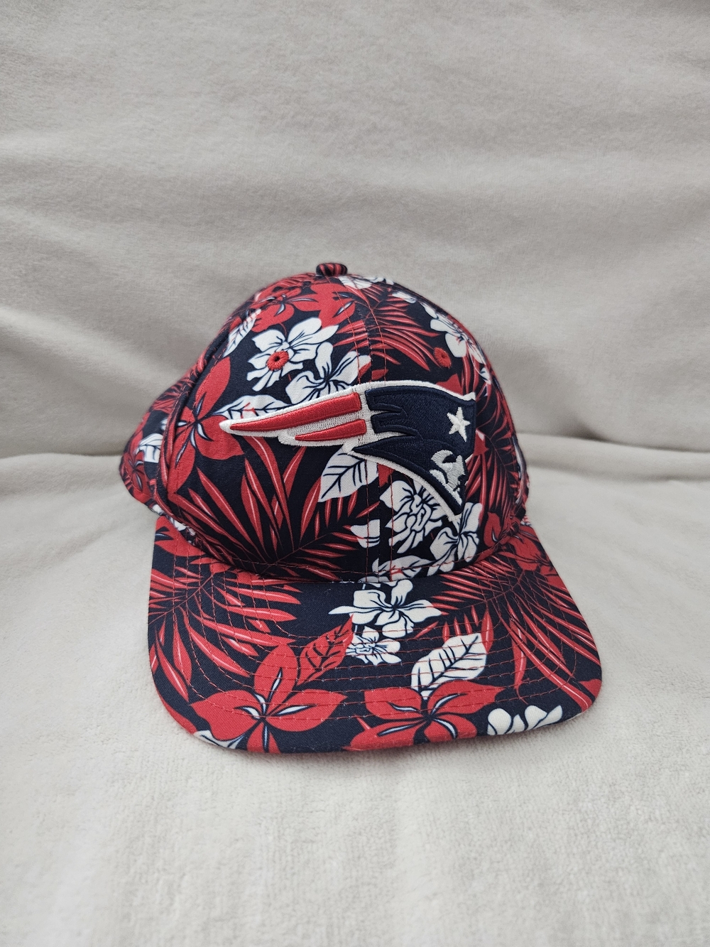 New Era 9FIFTY New England Patriots Floral Hawaiian Snapback Hat OSFM